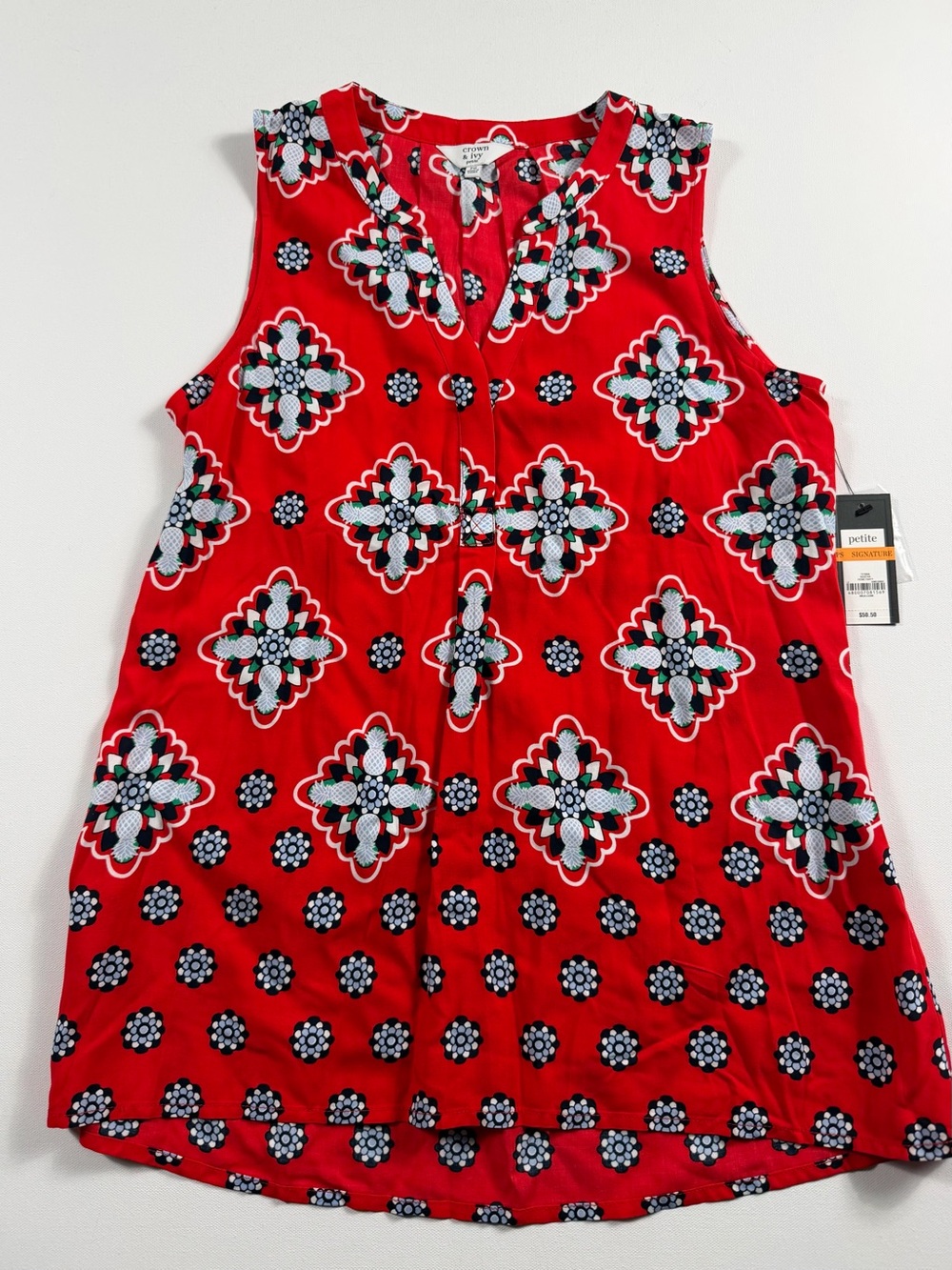 Crown & Ivy Petite Red Medallion Print Sleeveless Blouse Petite S NWT Resort